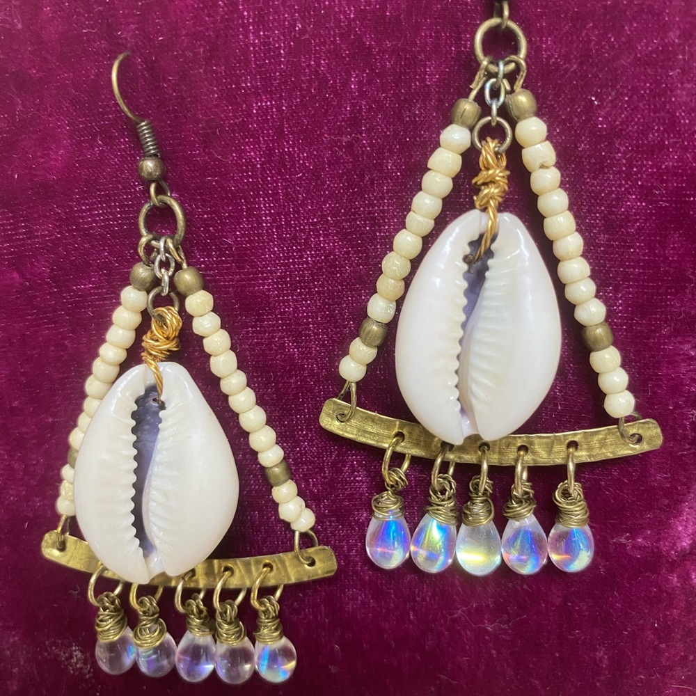 Cowrie shell earrings - Picture 2 of 3